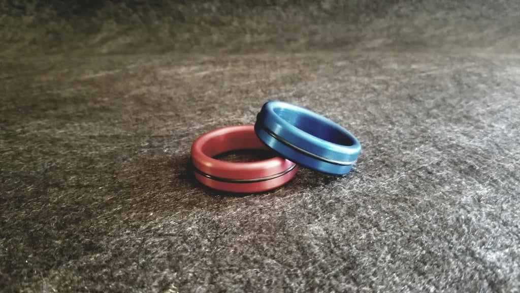 Single Accent Band Style Anodized Glans Ring in Aluminum