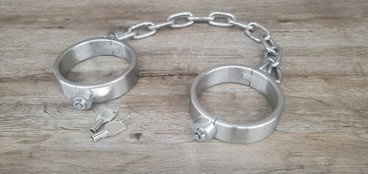 1" Wide Locking Ankle Shackles w/ D-Ring in Stainless Steel SS