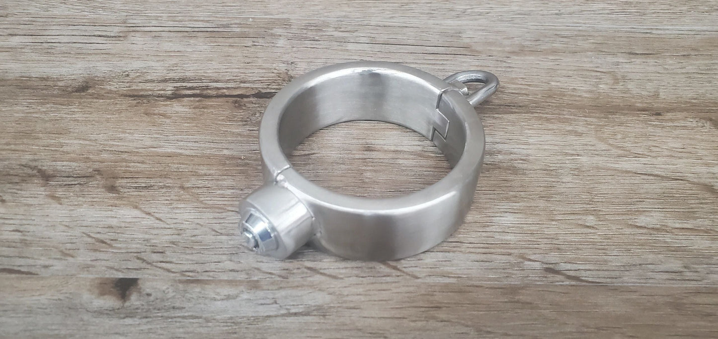 1" Wide Locking Wrist Shackles w/ D-Ring in Stainless Steel SS